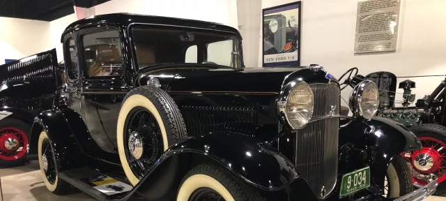 1932 Ford 5-Window Coupe